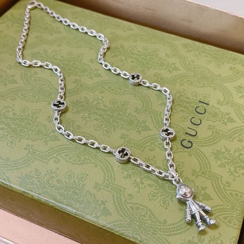 G*u*i necklaces